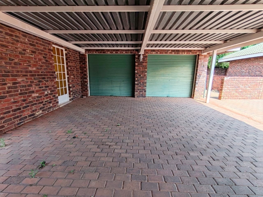 3 Bedroom Property for Sale in Kannoniers Park North West